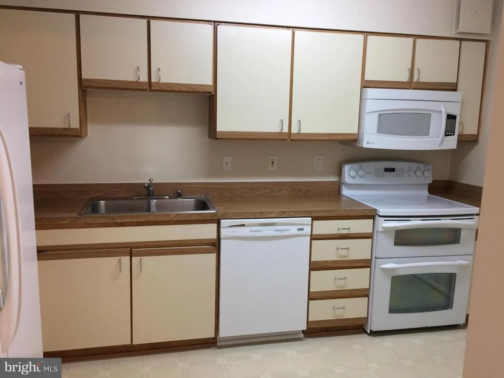 Photo of Unit 21005 at 15107 INTERLACHEN DRIVE