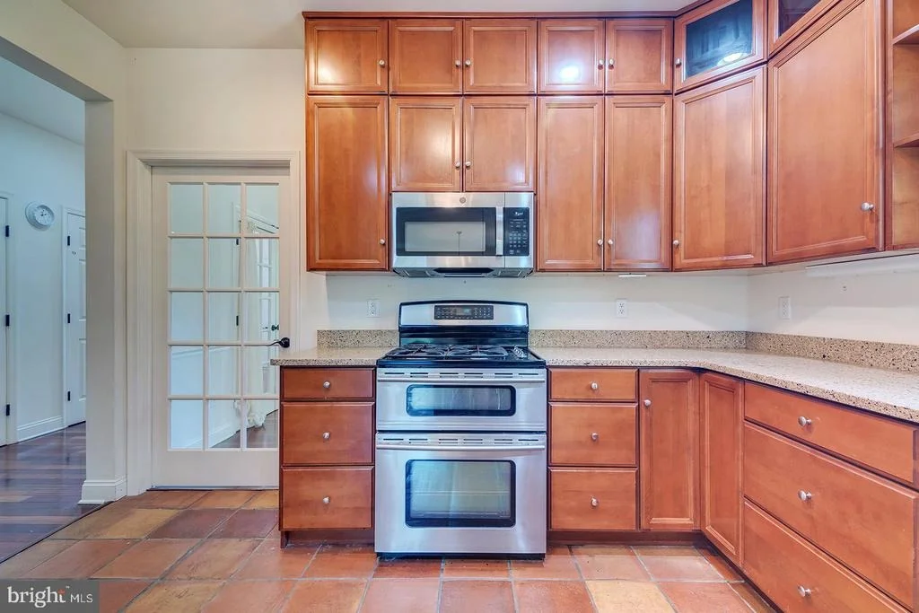 Photo of 142 W SHORE DRIVE