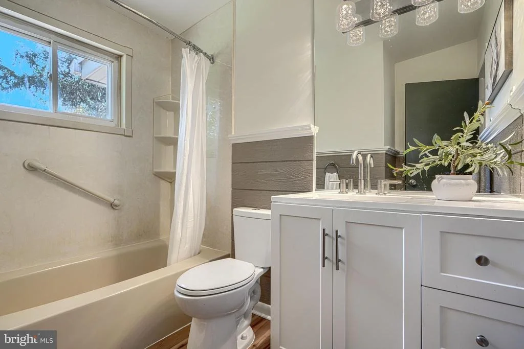 Photo of 6821 BARNETT ROAD