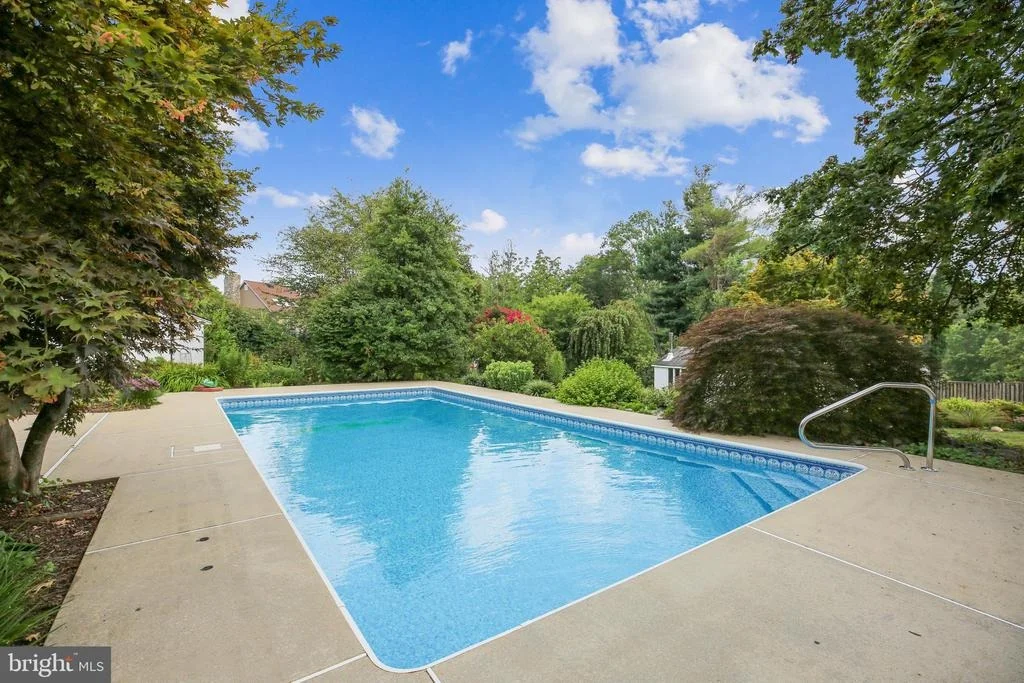 Photo of 15225 CENTERGATE DRIVE