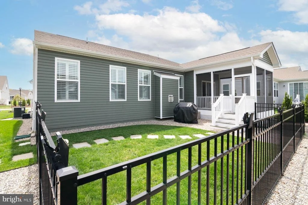 Photo of 25087 TREEVIEW LANE