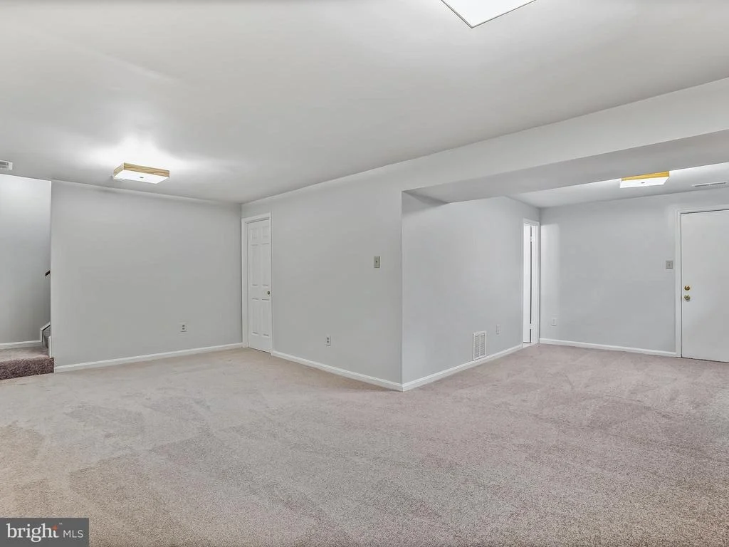 Photo of 18712 ROLLING ACRES WAY