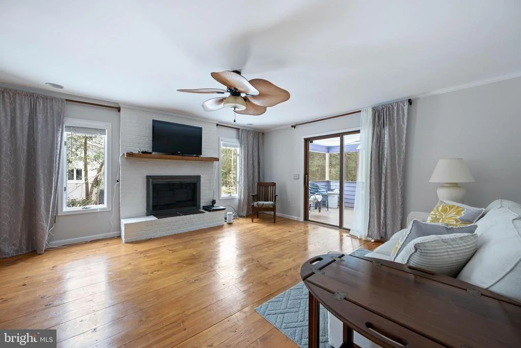 Photo of 23735 WOODS DRIVE