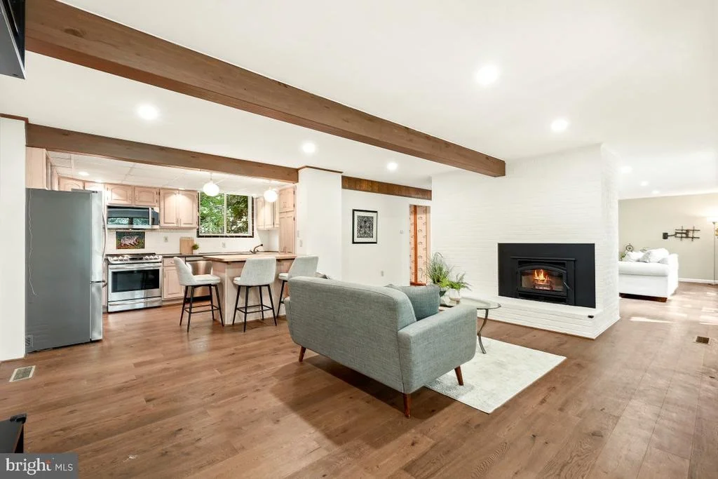 Photo of 8545 PINEWAY COURT