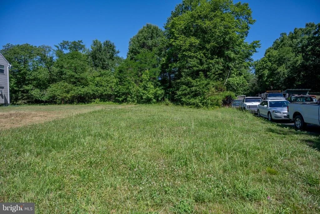 Photo of 8302 DYSON ROAD