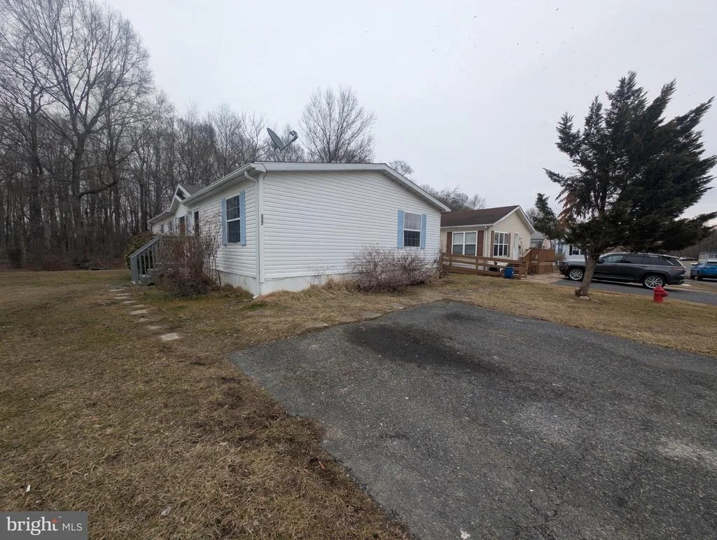 Photo of 227 POCLAIN RD