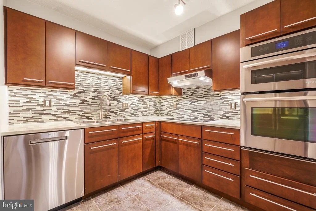 Photo of Unit 1503 at 5902 MOUNT EAGLE DRIVE