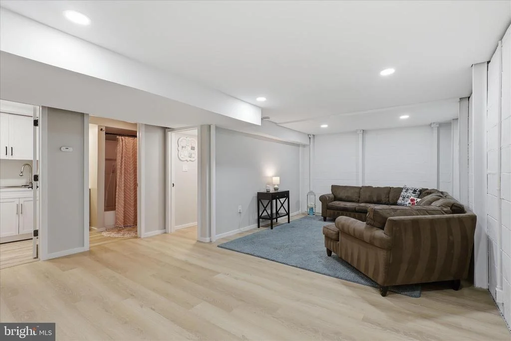 Photo of 8604 RIVERSIDE ROAD