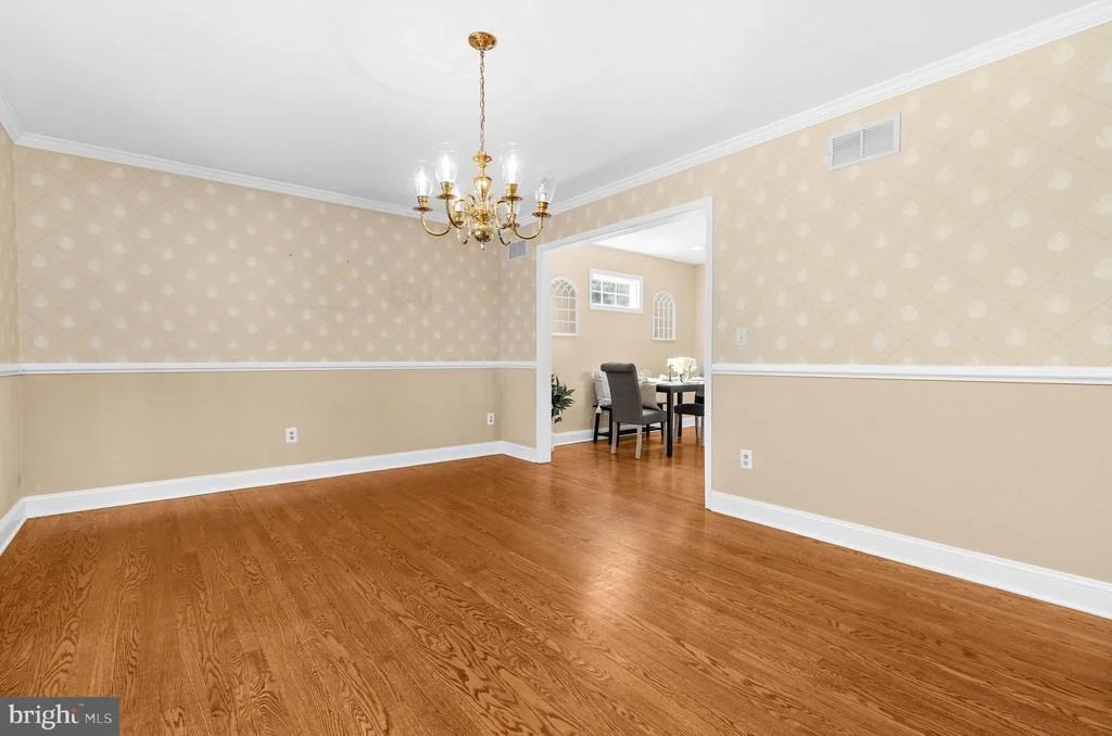 Photo of 668 WHITE SWAN DRIVE