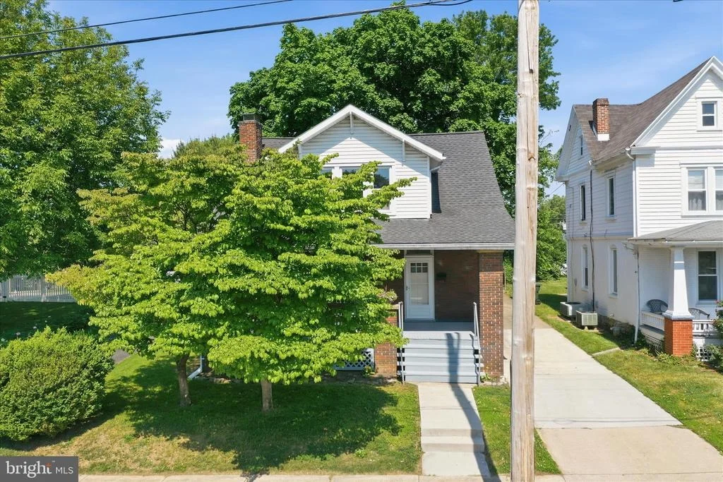 Photo of 819 SUMMIT AVENUE