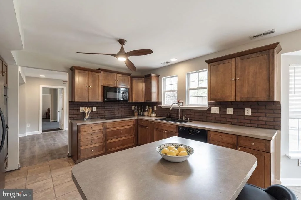 Photo of 8135 HIGHPOINT ROAD