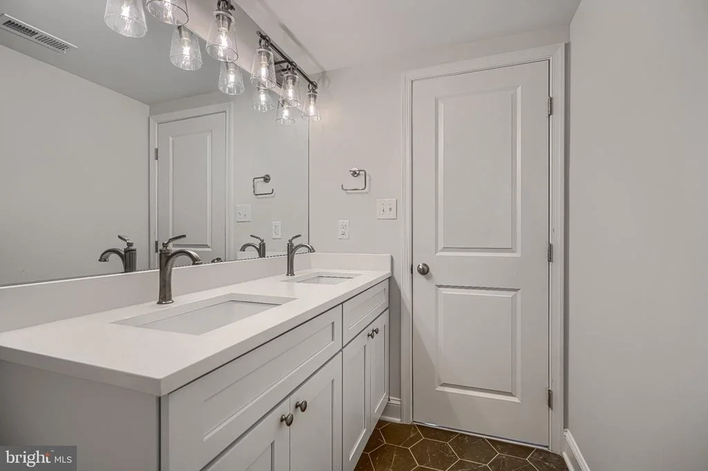 Photo of 11305 MAPLEVIEW DRIVE