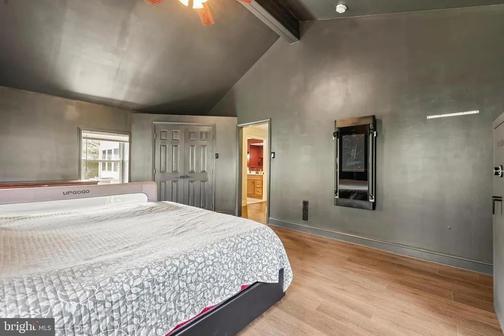 Photo of 335 BEACH AVENUE