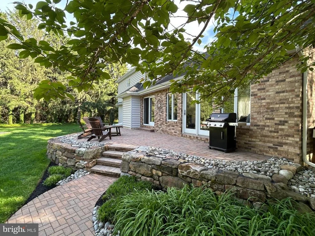 Photo of 902 N ISLAND ROAD