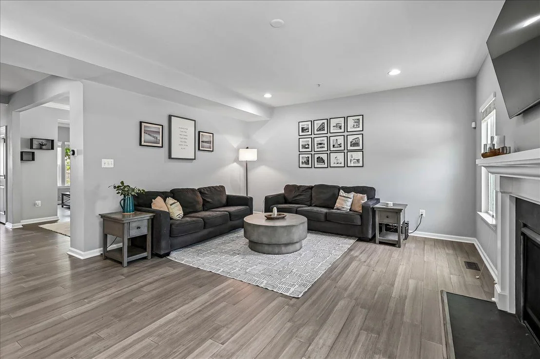 Photo of 8124 MEADOWGATE CIRCLE