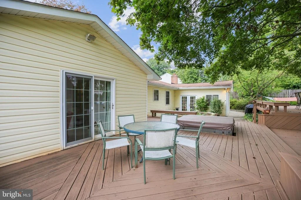 Photo of 15225 CENTERGATE DRIVE