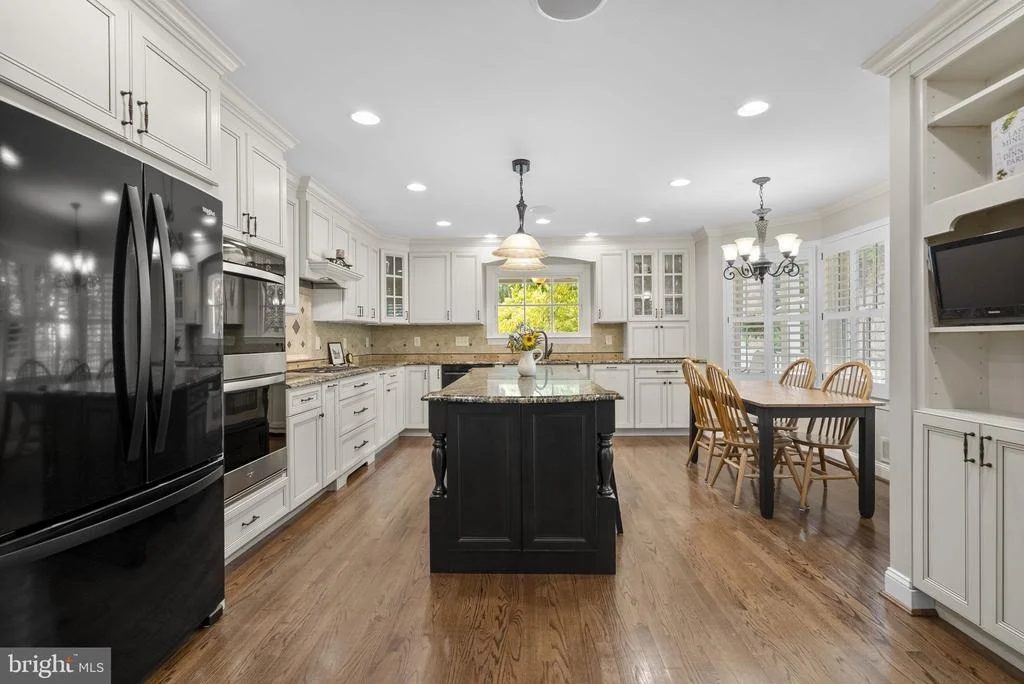 Photo of 710 WOODSIDE PARKWAY