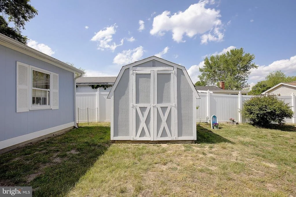 Photo of 5304 DORIS DRIVE