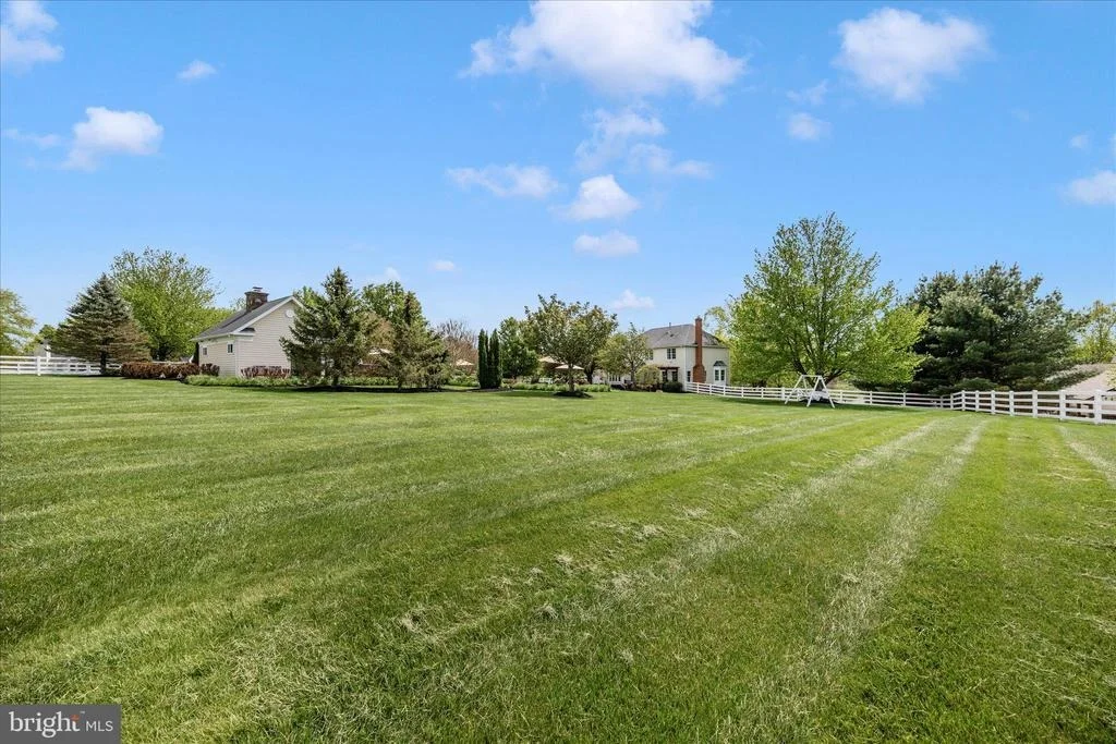 Photo of 6170 CHALLEDON CIRCLE