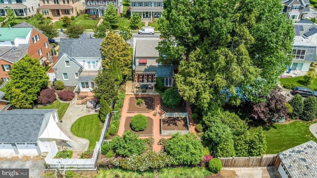 Photo of 402 W 2ND STREET