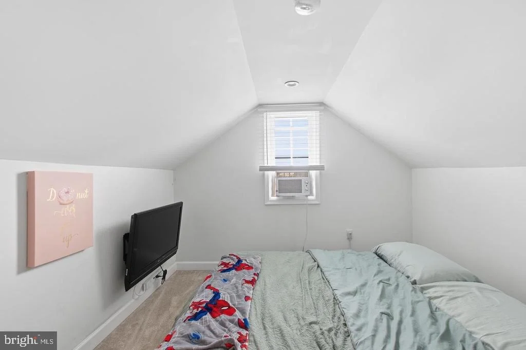 Photo of 1742 LESLIE ROAD