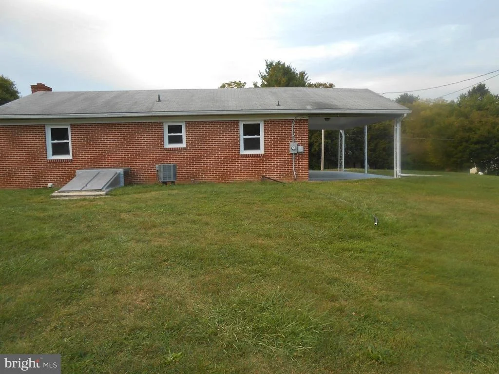 Photo of 6212 APPLETOWN ROAD