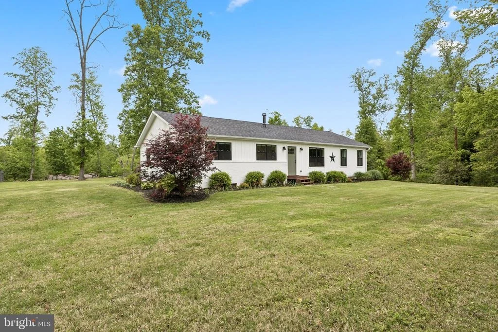 Photo of 9816 FAIRLEE ROAD