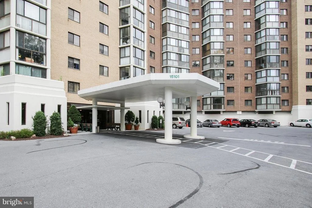 Photo of Unit 1906 at 15101 INTERLACHEN DRIVE