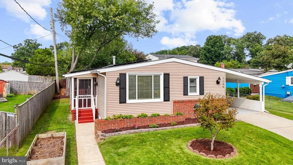 Photo of 1300 GILBERT PLACE
