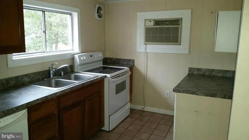 Photo of 540 WEST DRIVE