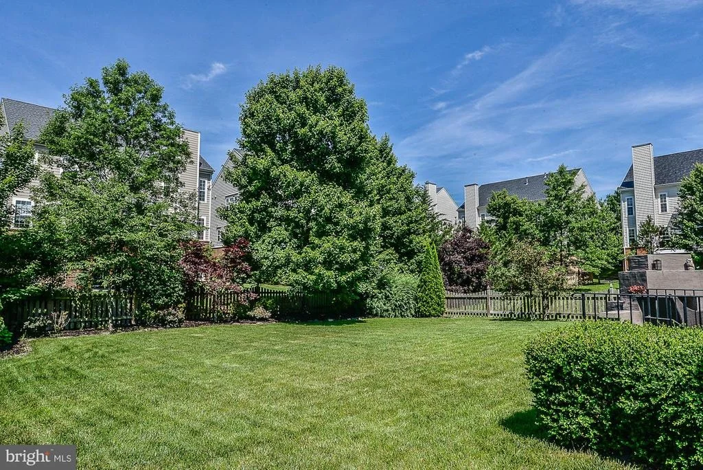 Photo of 23049 MINERVA DRIVE