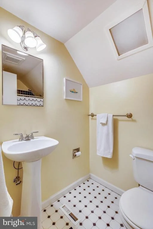 Photo of 10105 MEREDITH AVENUE