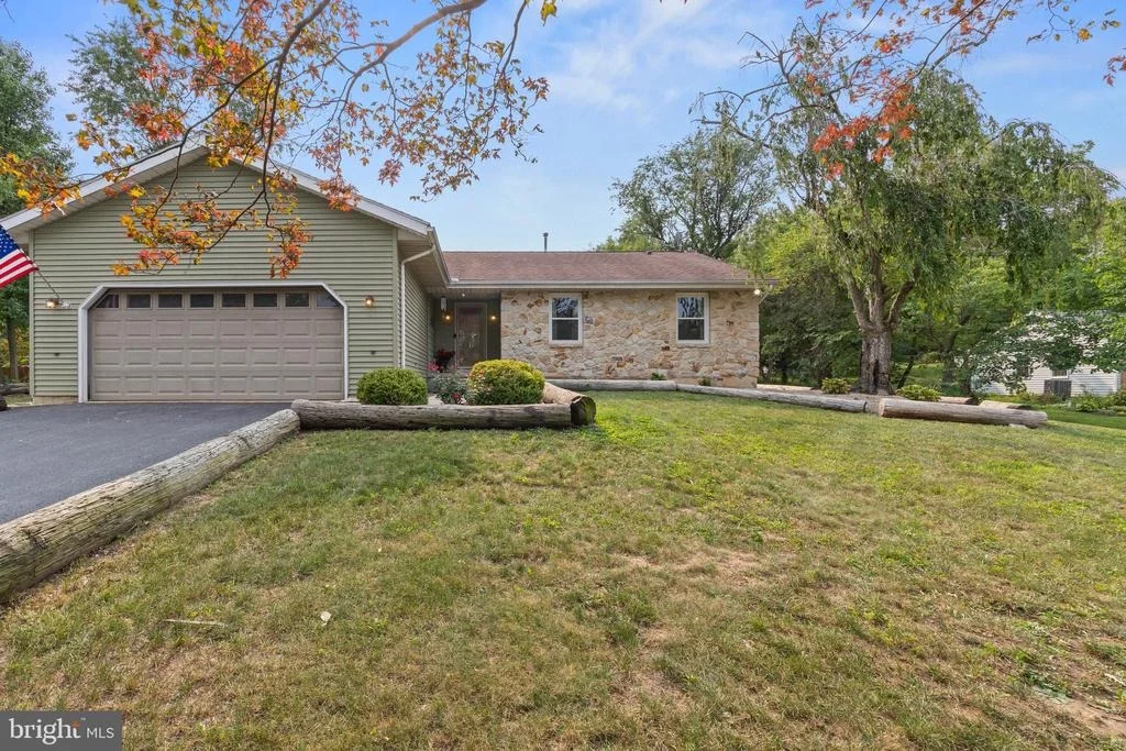 Photo of 223 PINEVIEW DRIVE