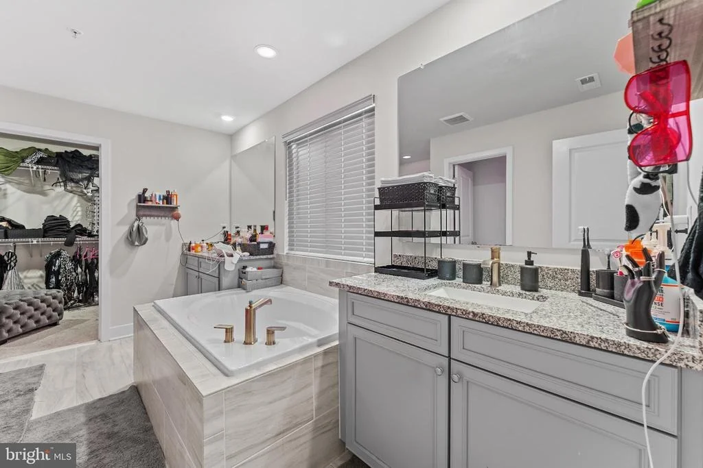Photo of 5192 NEWPORT CIRCLE