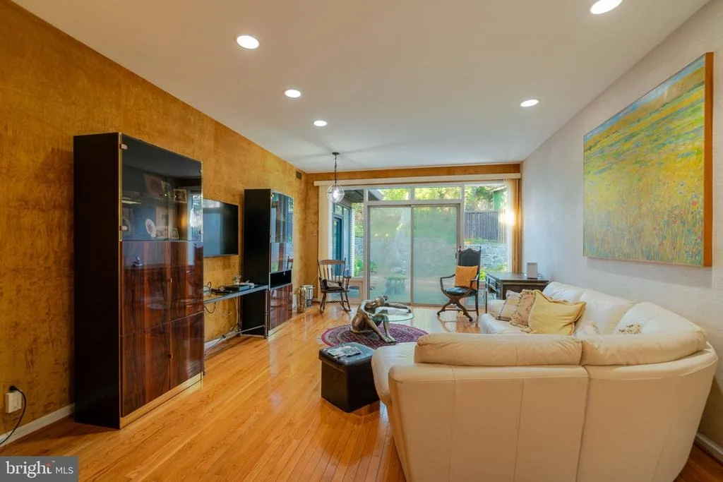 Photo of 3201 PAULINE DRIVE