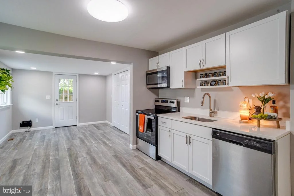 Photo of 215 GLIDER DRIVE