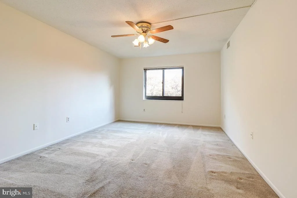 Photo of Unit 41014 at 15100 INTERLACHEN DRIVE