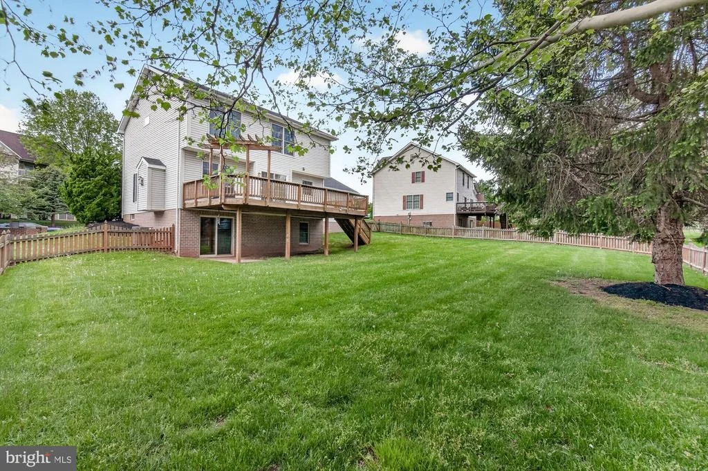 Photo of 2094 E GREENLEAF DRIVE