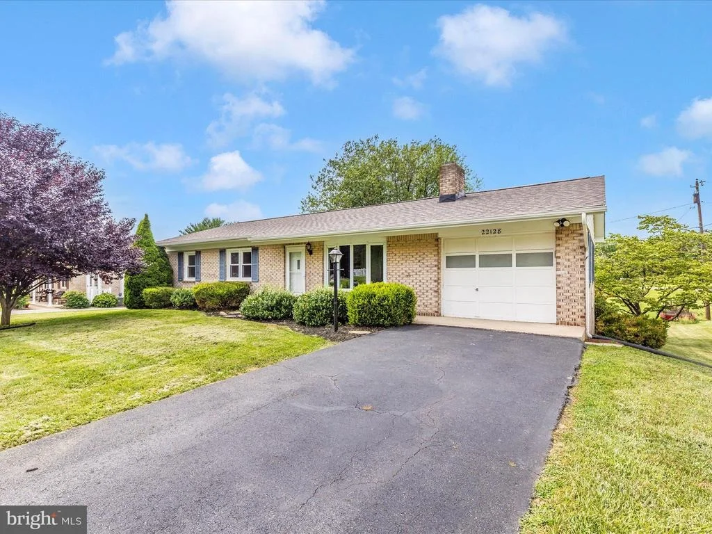 Photo of 22128 PIKESIDE DRIVE