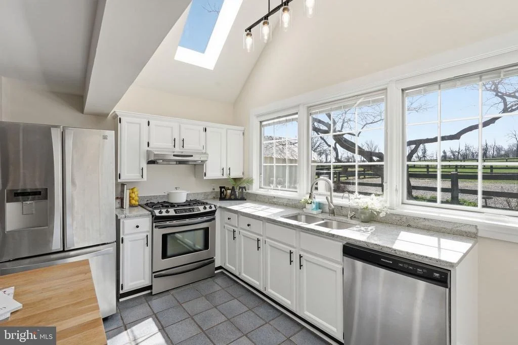 Photo of 20596 AIRMONT ROAD