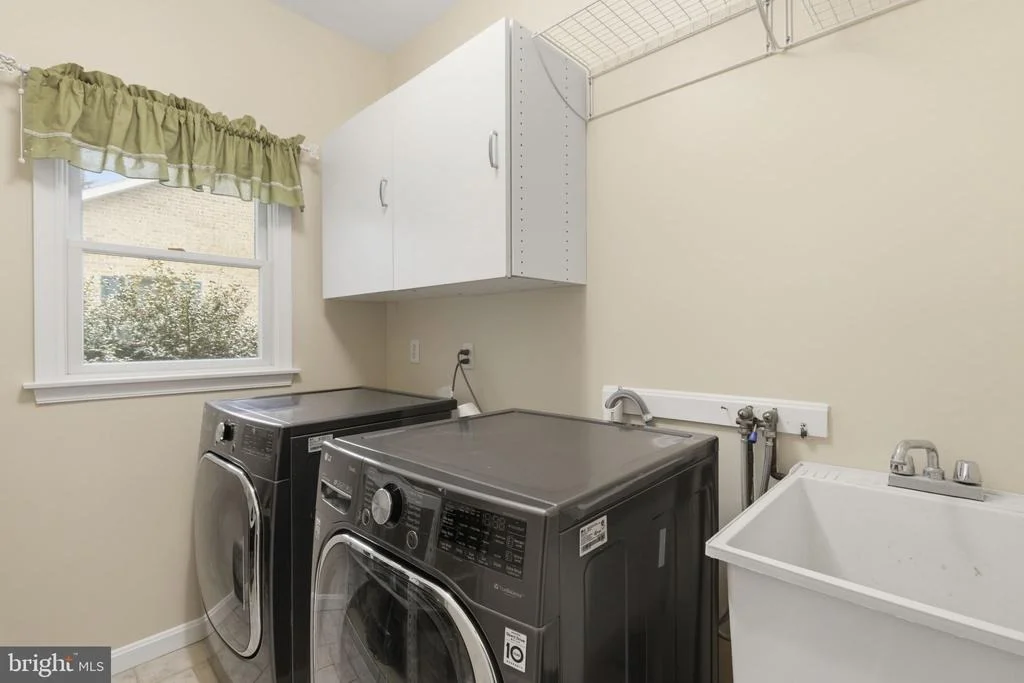 Photo of 922 SIDEHILL DRIVE