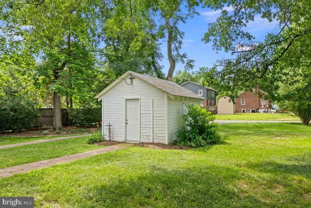 Photo of 4805 CALVERT ROAD