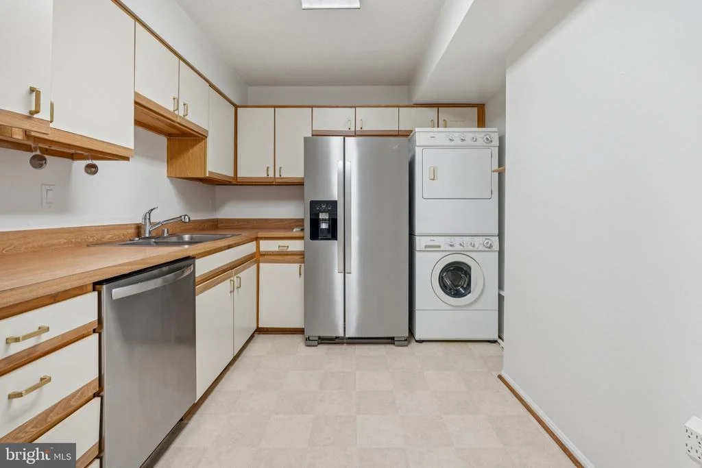 Photo of Unit 3815 at 15115 INTERLACHEN DRIVE