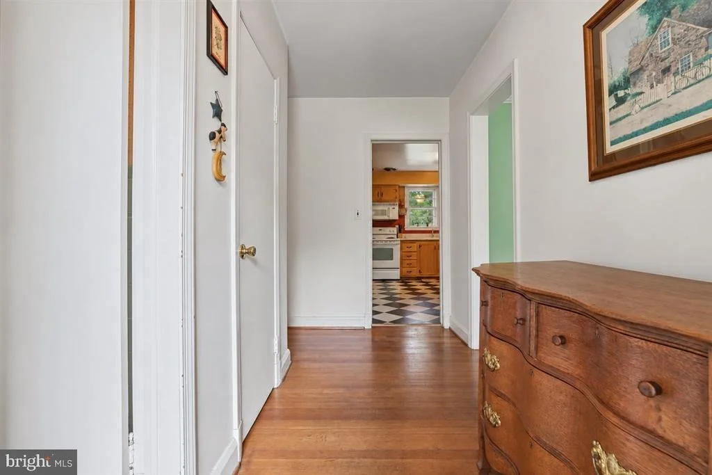 Photo of 1221 DULANEY VALLEY ROAD
