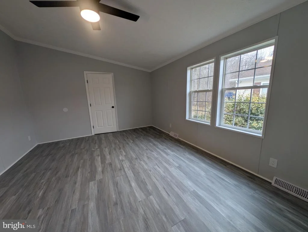 Photo of 227 POCLAIN RD
