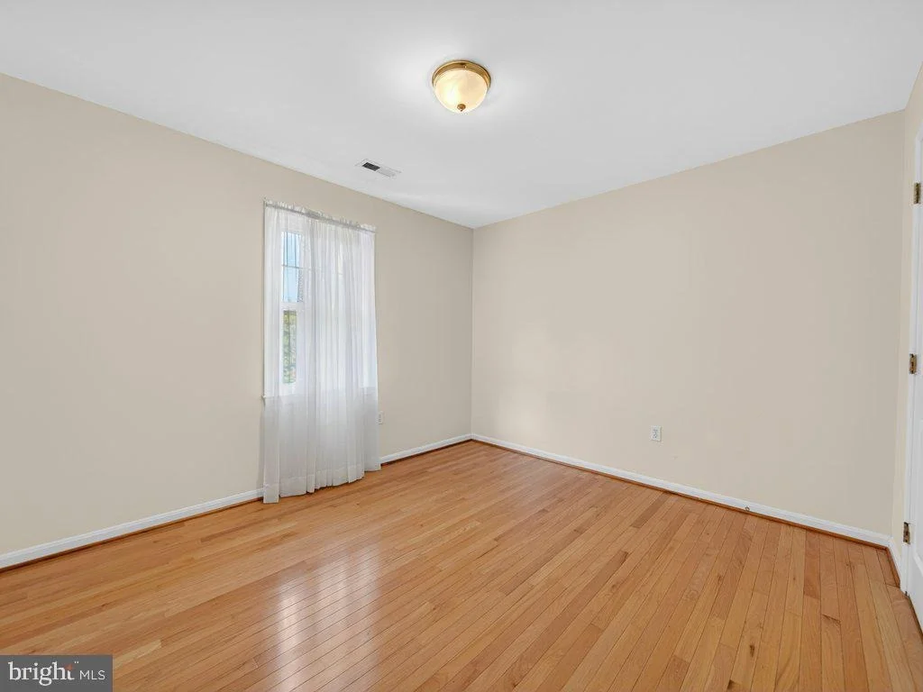 Photo of 9290 BAKER STREET