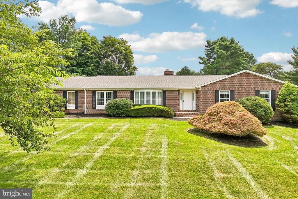 Photo of 2215 CHEROKEE DRIVE