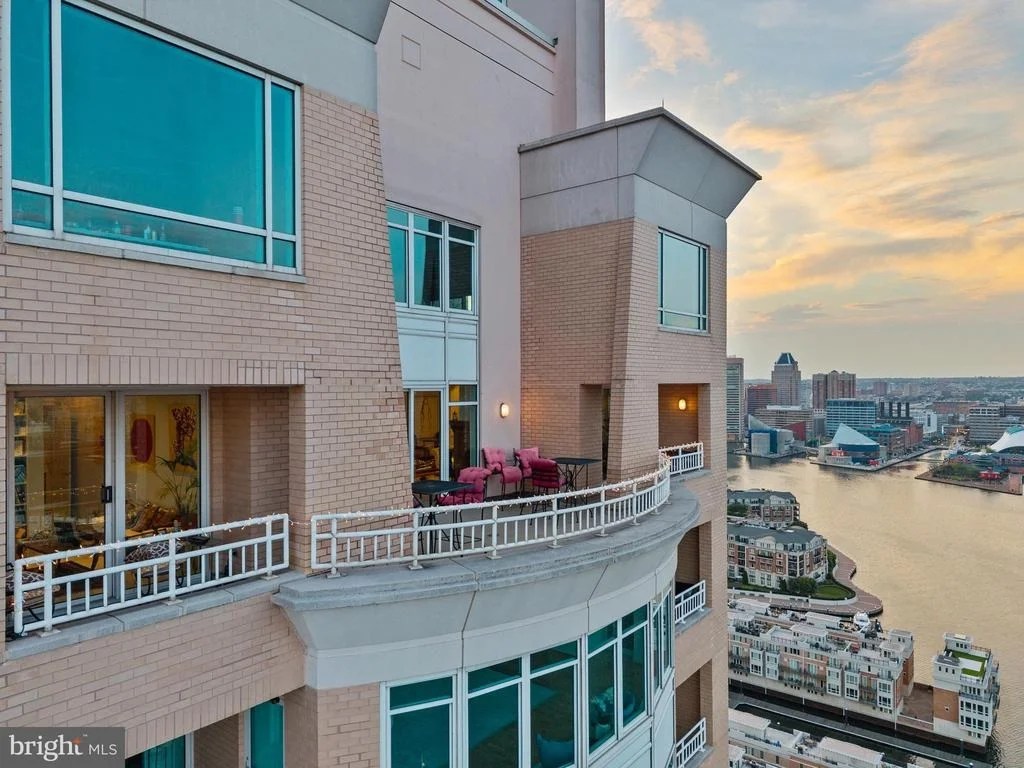 Photo of Unit PH3A3B at 100 HARBORVIEW DRIVE