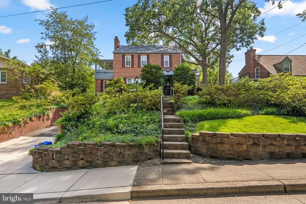 Photo of 8911 BRADFORD ROAD