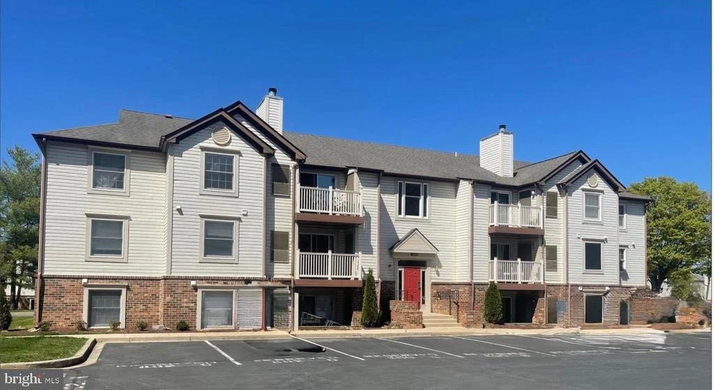 Photo of Unit E at 800 STRATFORD WAY